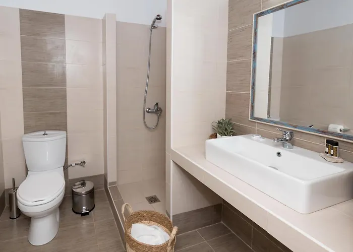 Kanelis On The Hill * Mytakas