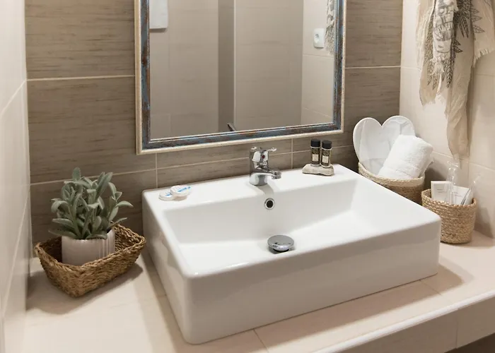 Kanelis On The Hill Apartment *