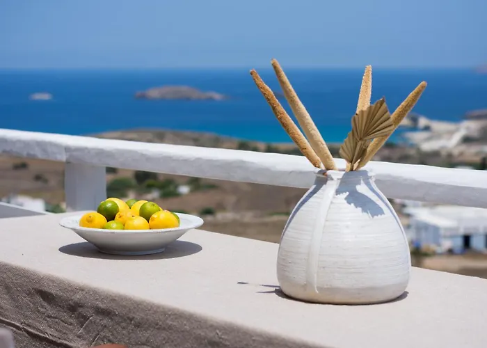 Kanelis On The Hill Apartment *