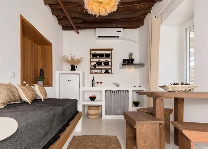 Kanelis On The Hill Apartment